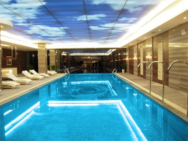 如何解決室內游泳池空氣質量問題？