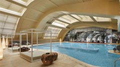 解決游泳館潮濕、結(jié)露、空氣問題，只需要一臺游泳池專用除濕機！