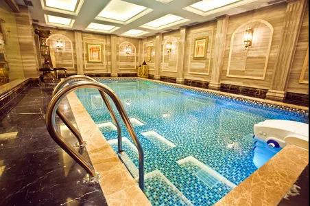 室內(nèi)游泳池場(chǎng)館運(yùn)行成本高，怎么解決？